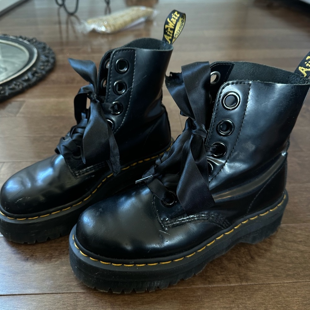 DR MARTENS MOLLY WOMEN'S LEATHER PLATFORM BOOTS